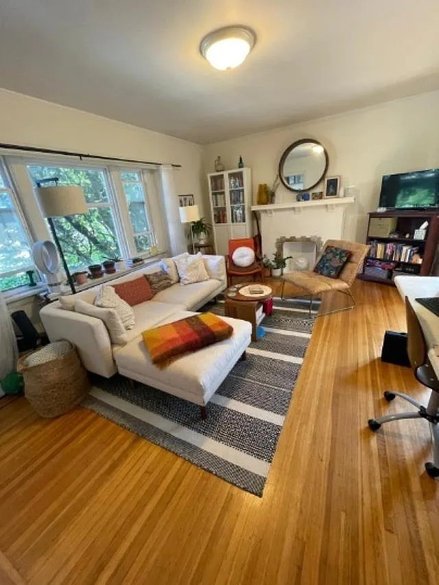 1 bed, 750 sqft, $2,100 — Photo 2