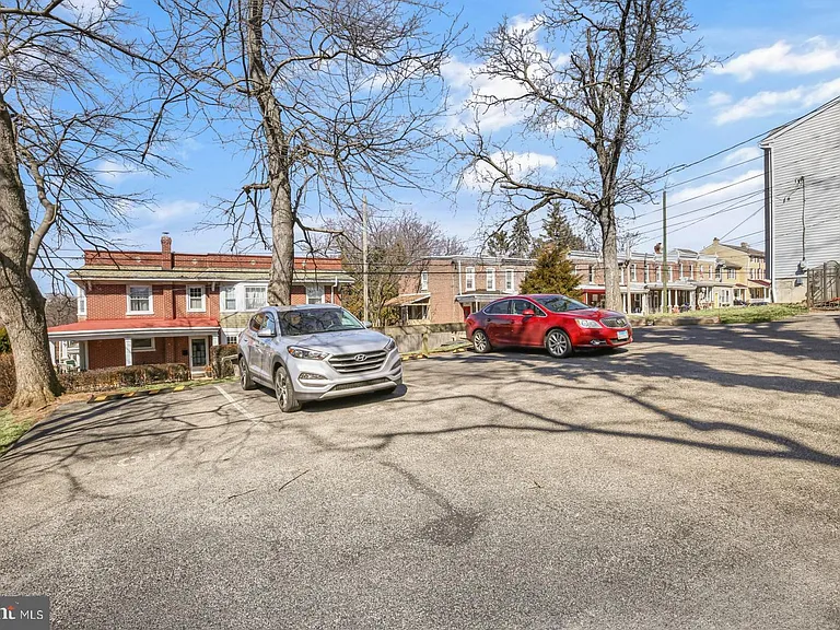 350 Green Ln #2R — Photo 19