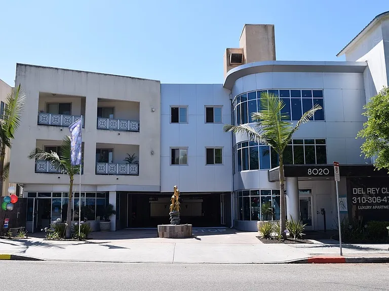 Del Rey Club — Photo 15