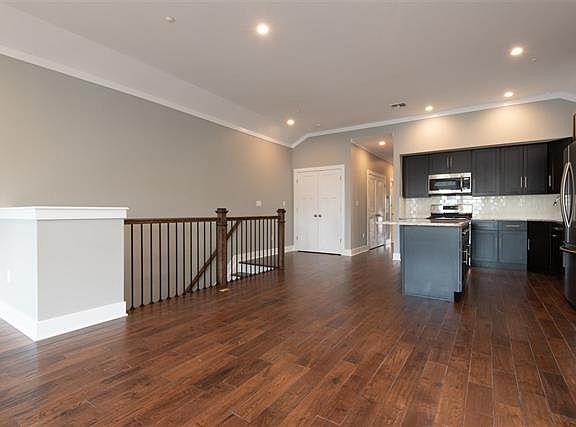 5th image of 131 Arlington Ave #3