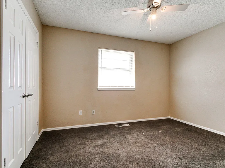 8704 NW 86th Pl — Photo 36