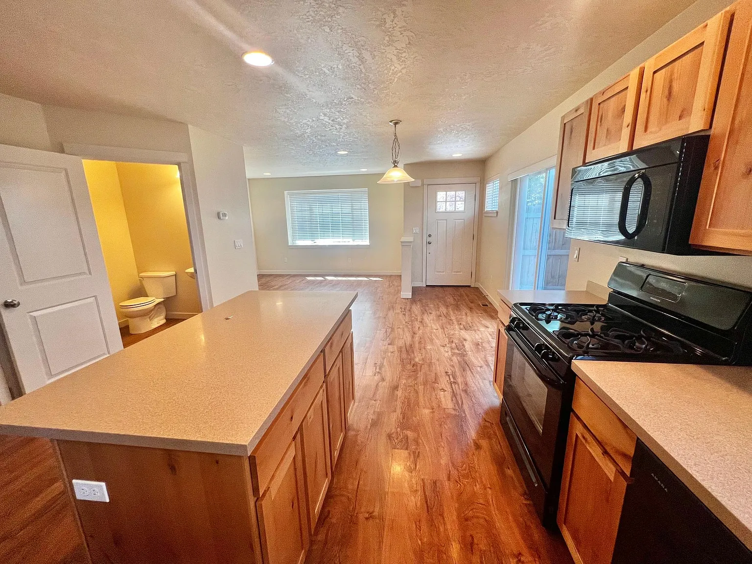 2 bed, 1324 sqft, $2,025 — Photo 2