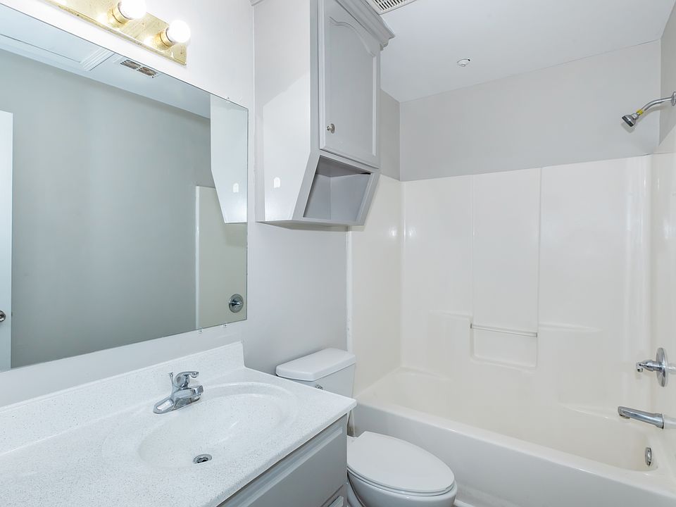 2beds/1.5bath unit
