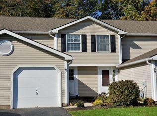 91 Courtshire Ln, Penfield, NY 14526