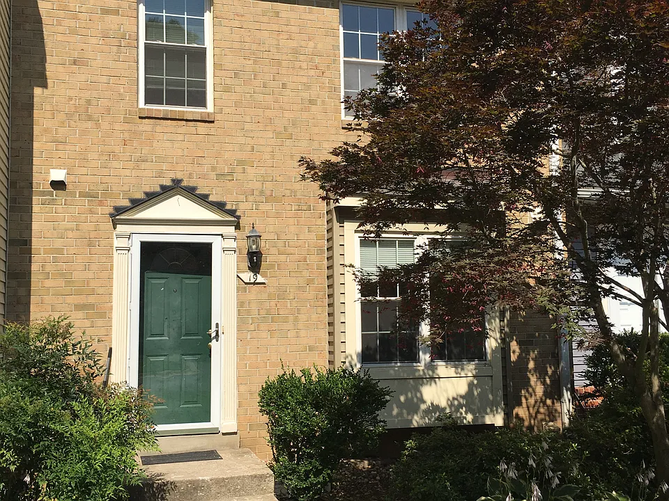 19 Grotto Ct
