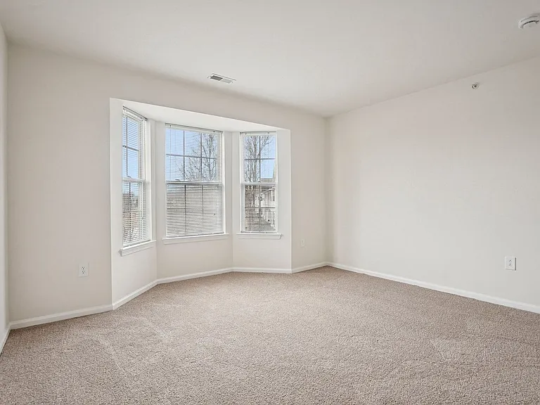 The Apartments At Weatherby — Photo 40