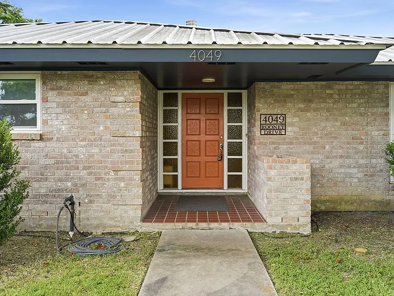 4049 Rooney Dr — Photo 4