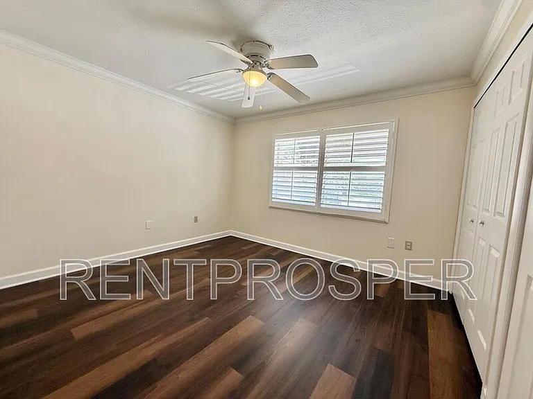 1100 Delaney Ave #F201 — Photo 7