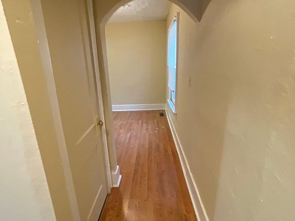 3rd image of 956 Grant Ave APT 2