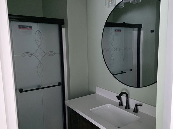 New Full Bathroom: tub/shower.