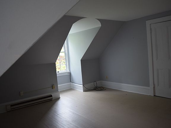 4th image of 218 W Linn St #3