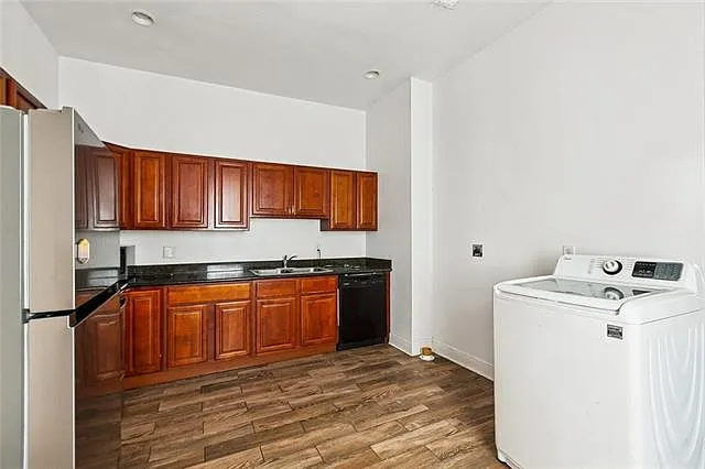 2712 Marengo St — Photo 4