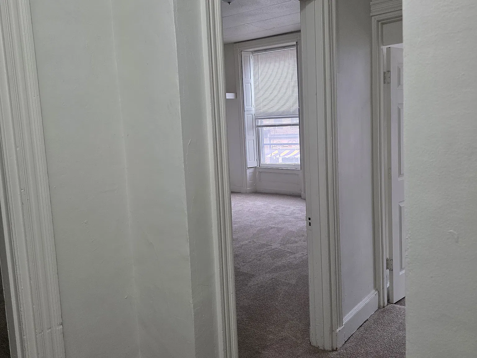 3 bed, 1000 sqft, $1,350 — Photo 3