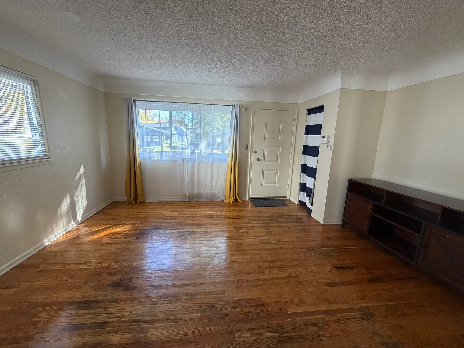 2 bed, 896 sqft, $950 — Photo 3