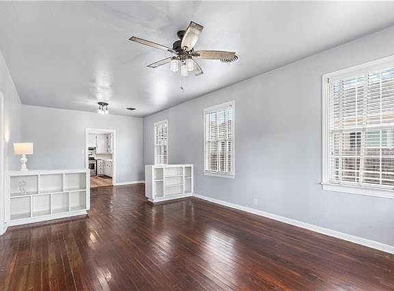 4th image of 902 Main St