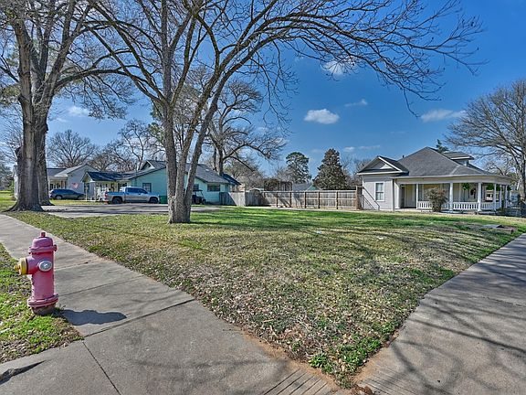 4th image of 303 Ross St