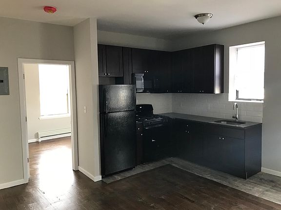 4th image of 829 18th Ave #201
