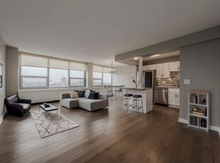 1700 E 56th St APT 1210, Chicago, IL 60637