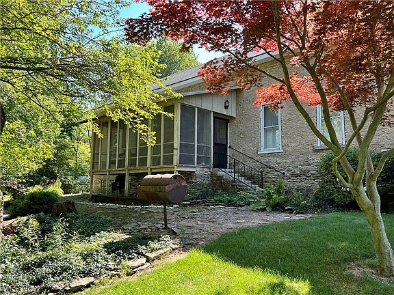 2nd image of 812 Woodford Rd