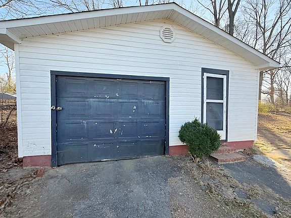5th image of 137 Emory Ave
