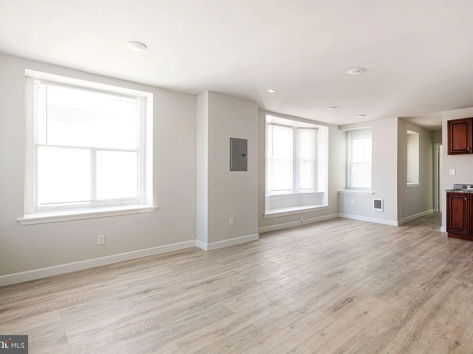 2 bed, 3004 sqft, $1,600 — Photo 4