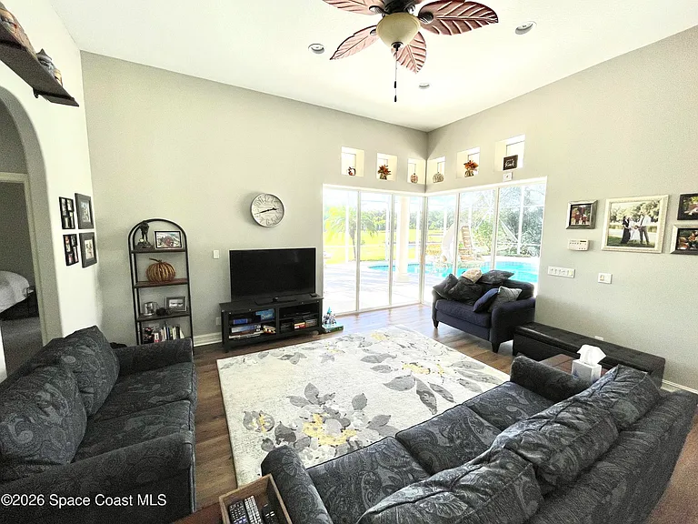 1479 Southpointe Ct — Photo 9