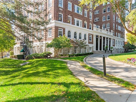 3rd image of 4618 Warwick Blvd APT 5B