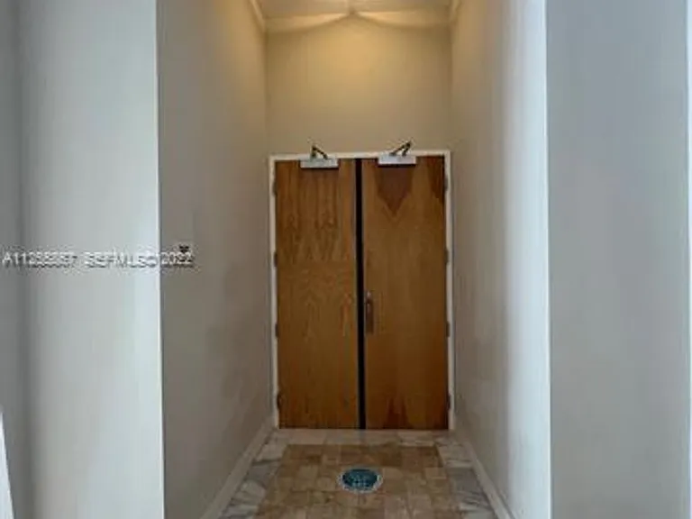 5161 Collins Avenue Cu #1711 — Photo 36