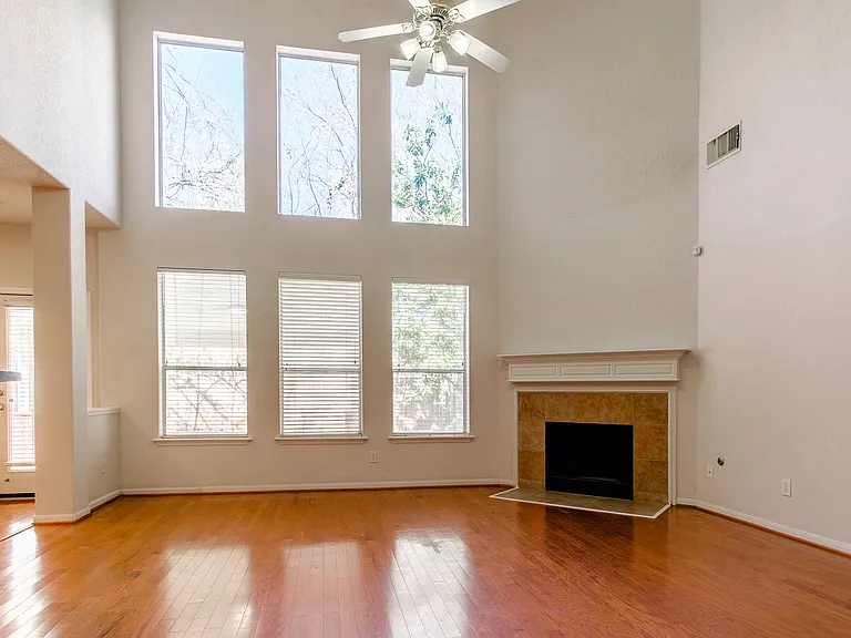 2918 Five Oaks Dr — Photo 13