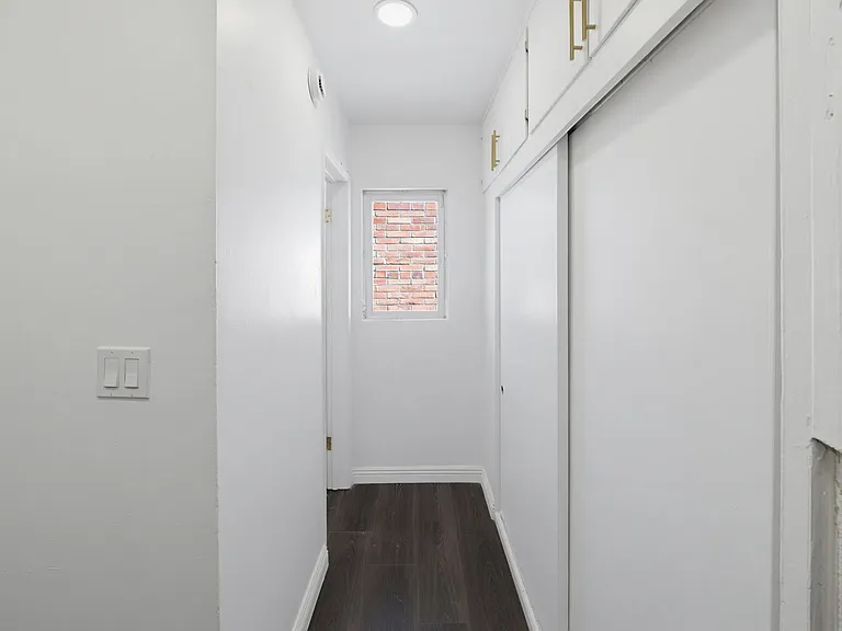 869 W 41st St #7 — Photo 10