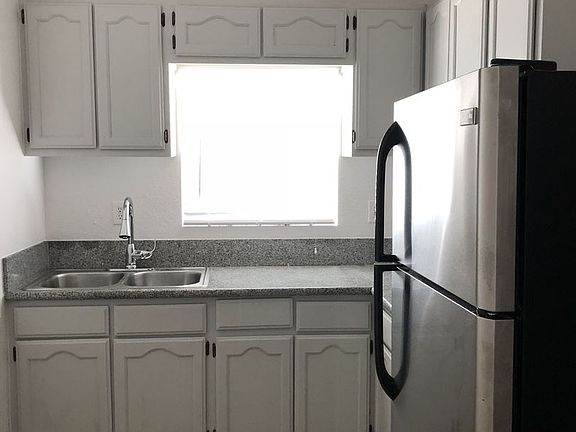 5th image of 733 S Boyle Ave #6328031