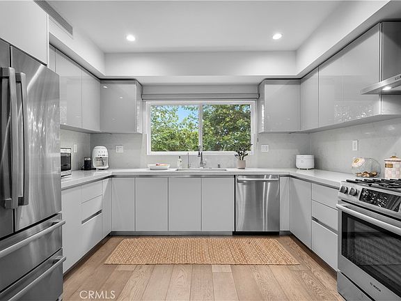 4th image of 14157 Tiara St #101