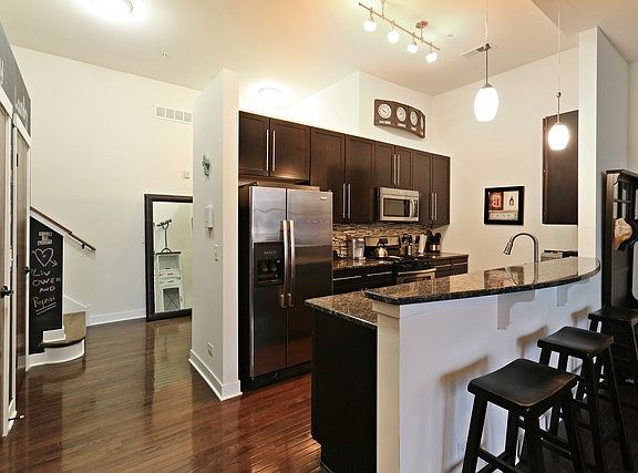 3rd image of 262 E Kenilworth Ave #205