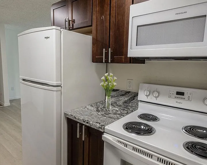 Pointe Apartments — Photo 35