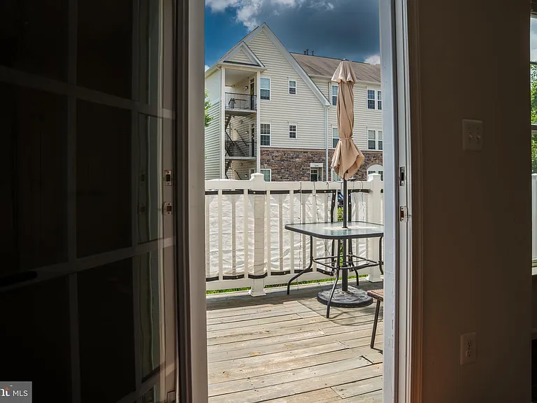 42243 Canary Grass Sq — Photo 16