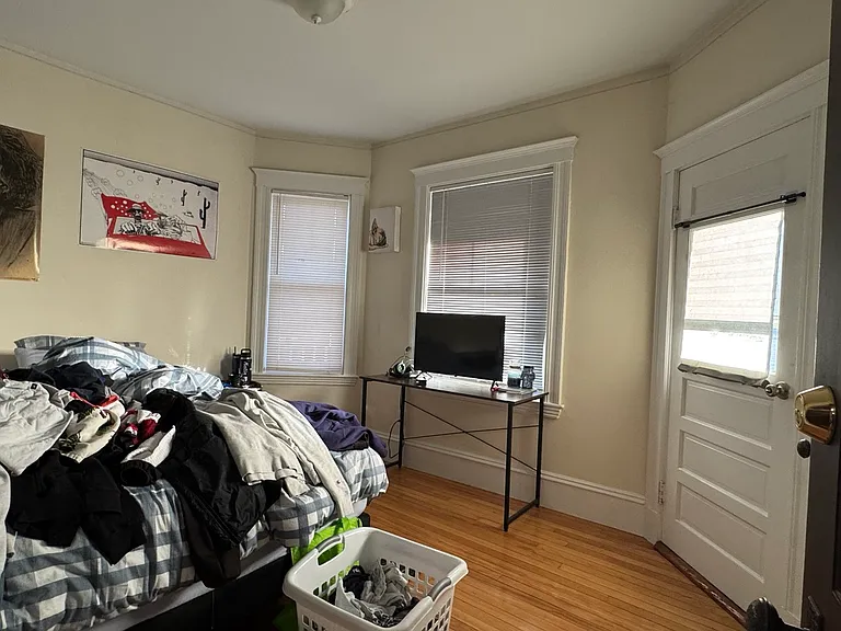 346 Faneuil St #4 — Photo 2