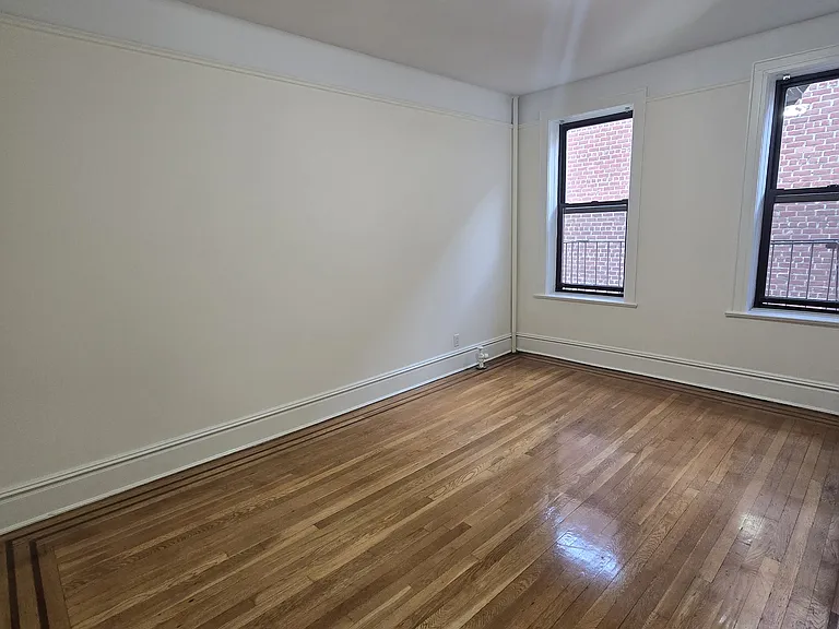 2218 42nd St #D3 — Photo 3