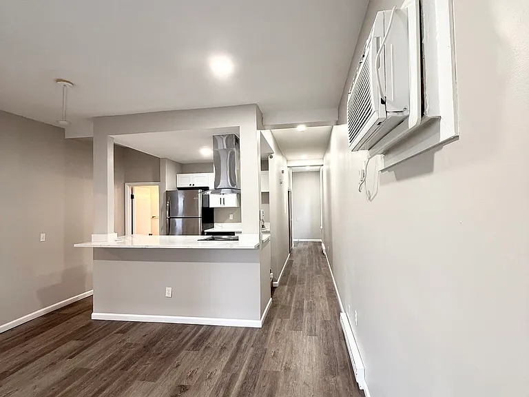 202 N 6th St #203 — Photo 11