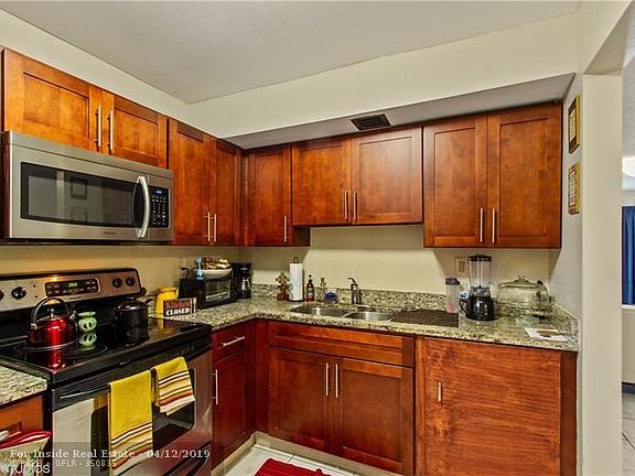 4th image of 3600 NW 21st St APT 208