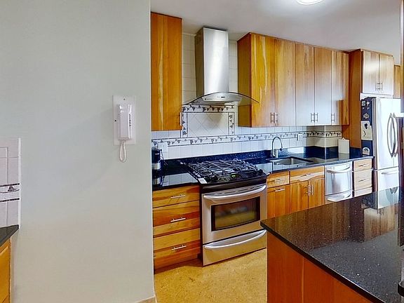 5th image of 5700 Arlington Ave APT 6W