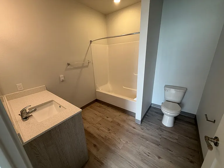 Nathan Apartments — Photo 51