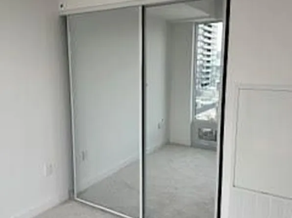 238 Simcoe St #3209, Toronto, ON M5T 0E2