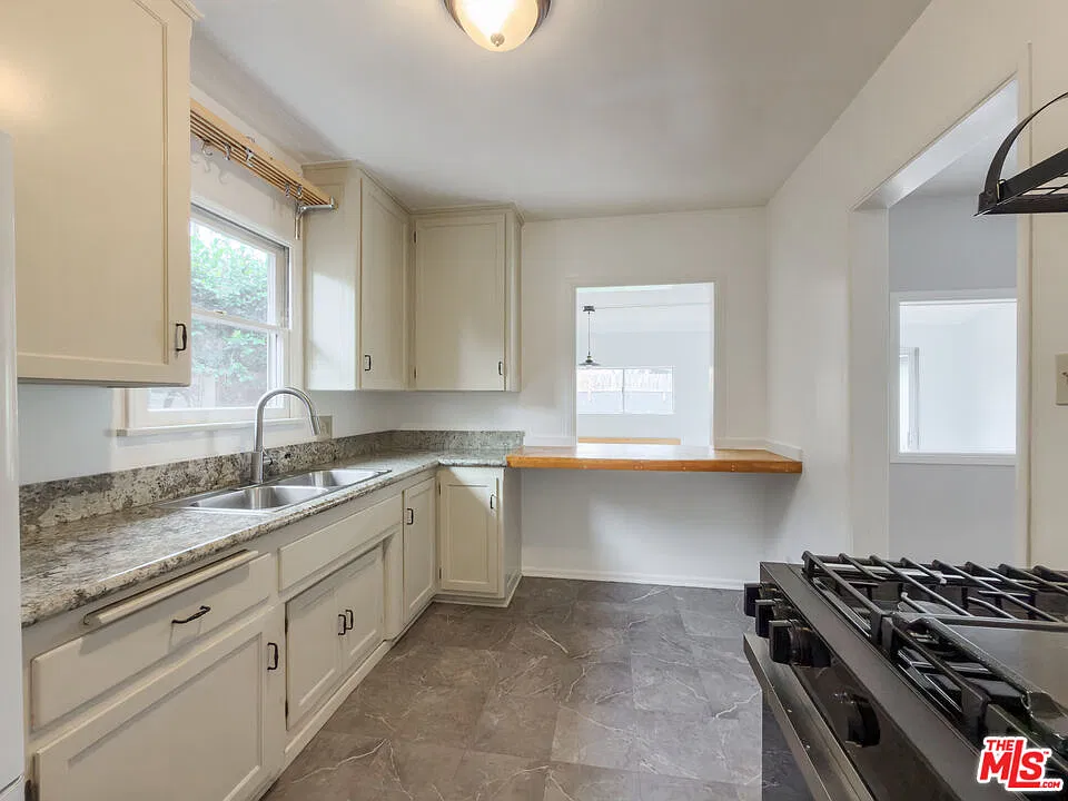 3 bed, 1.0 bath, 1212 sqft, $5,900 — Photo 3