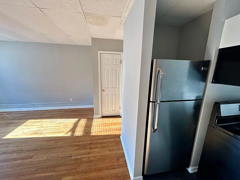 For Rent: Urban Luxury at 914 N. Charles St Your City Lifestyle Awaits! — Photo 17