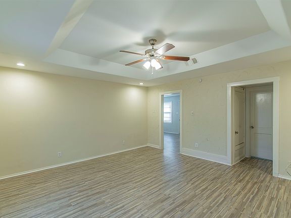 4th image of 1006 Avenue C