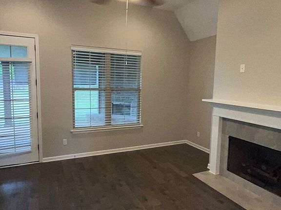 4th image of 250 Dogwood Spring Dr