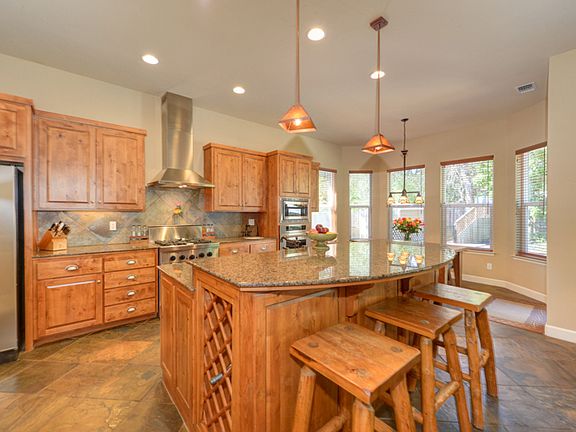 2nd image of 2592 Crown Dr