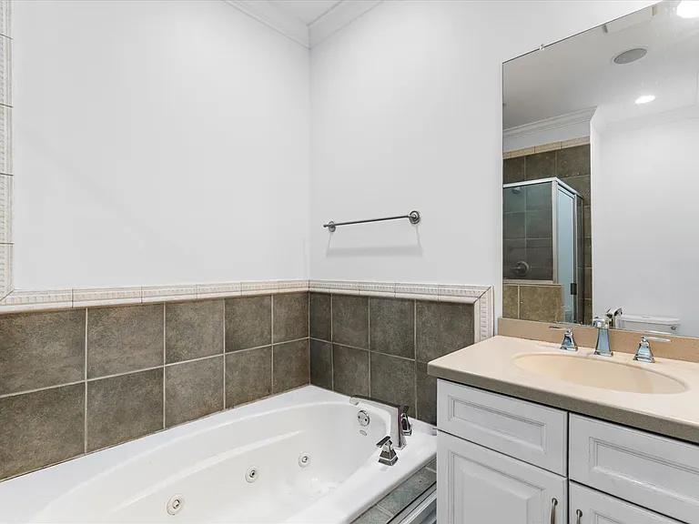 901 Renaissance Ct — Photo 14