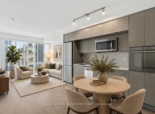 10 York St #2004, Toronto, ON M5J 0E1