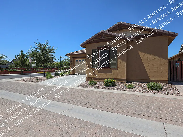 4429 E Jones St — Photo 4